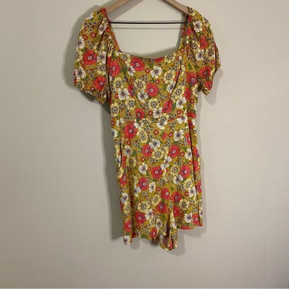Lily Rose Short Sleeve Cross Back Romper - Picture 5 of 14